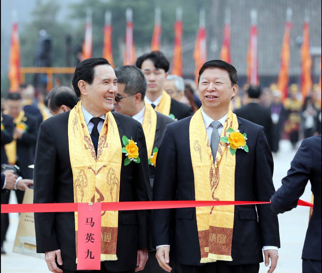 今年4月5日前總統馬英九(左)與大陸國台辦主任宋濤共同參加清明公祭黃帝軒轅典禮。圖/馬英九基金會提供