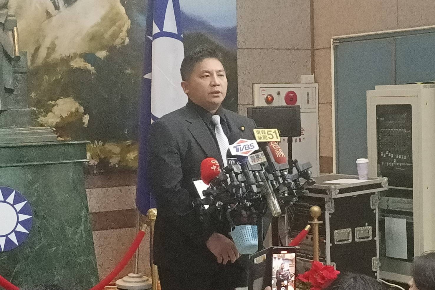 國民黨嘉義黨部遭搜索帶回13人　黨中央：將提供所有法律協助