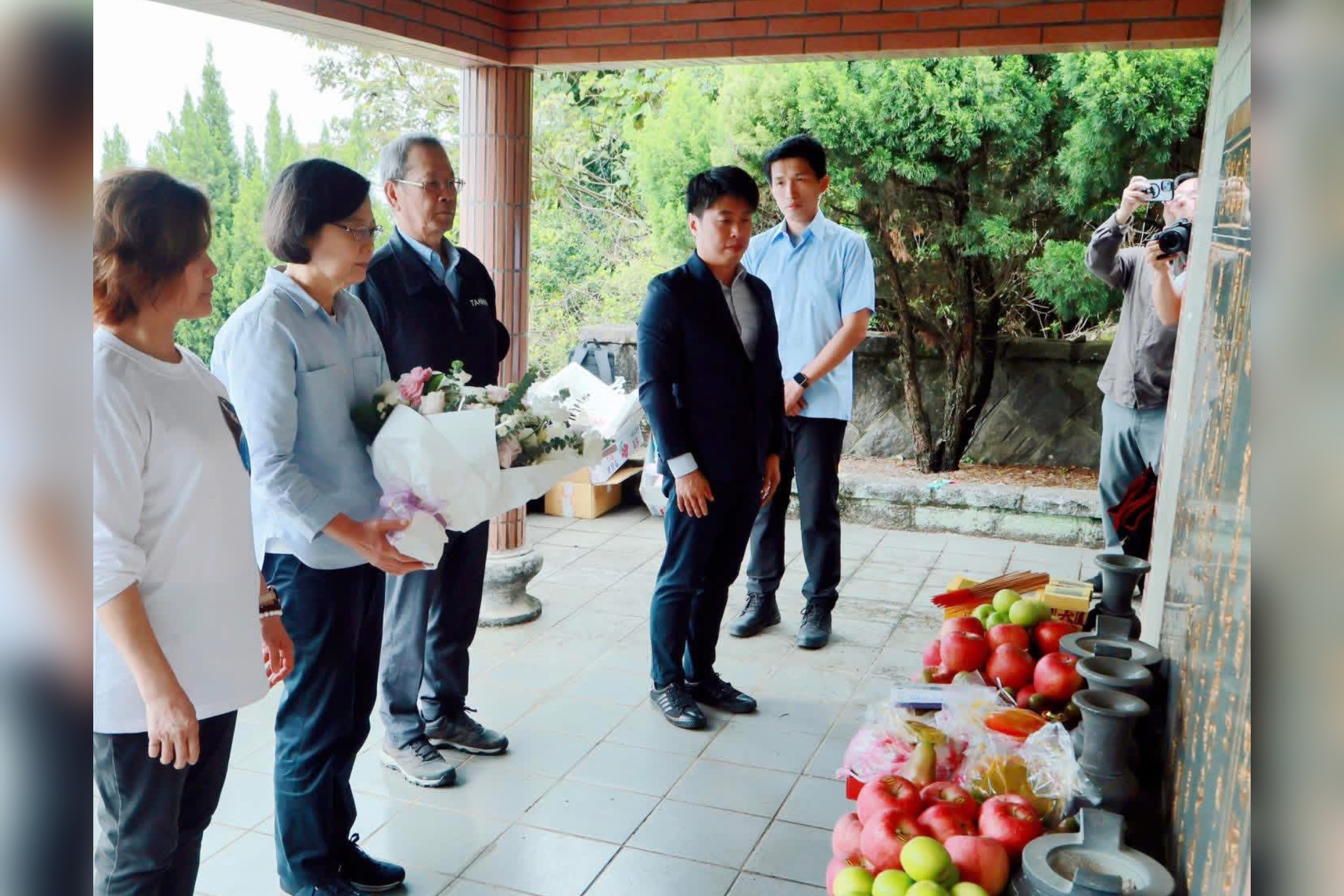 清明節向李登輝、史明致意　蔡英文：守護土地價值的信念未曾改變