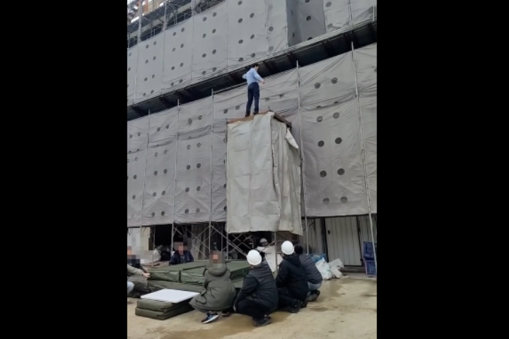 民視《豆腐媽媽》替身墜樓重摔！工會譴責電視台卸責　男星轟：沒預算不是藉口