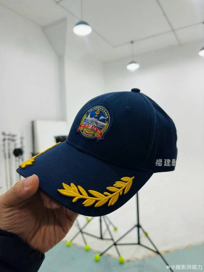 大陸網傳福建艦入列紀念帽。圖/取自網路