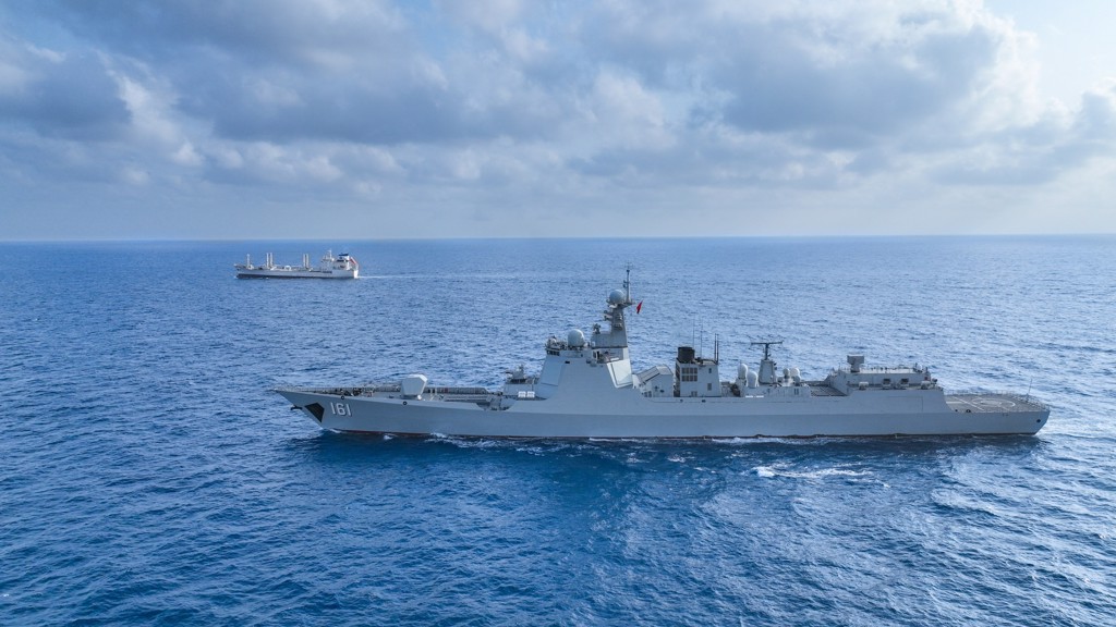 大陸解放軍海軍艦艇在海面航行，示意圖。圖/取自新華社