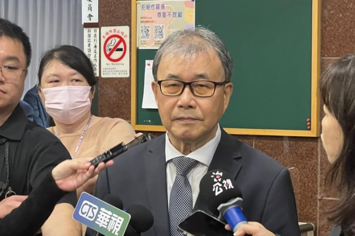 鄭英耀稱「上任兩年來沒寒暑假」　黃揚明：要放假就不要當教育部長
