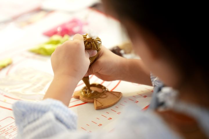 圓山大飯店首次推出親子手作課程，邀請家庭旅客在品味美食之餘，共享溫馨互動時光，為暑假增添豐富回憶。圖/圓山大飯店提供