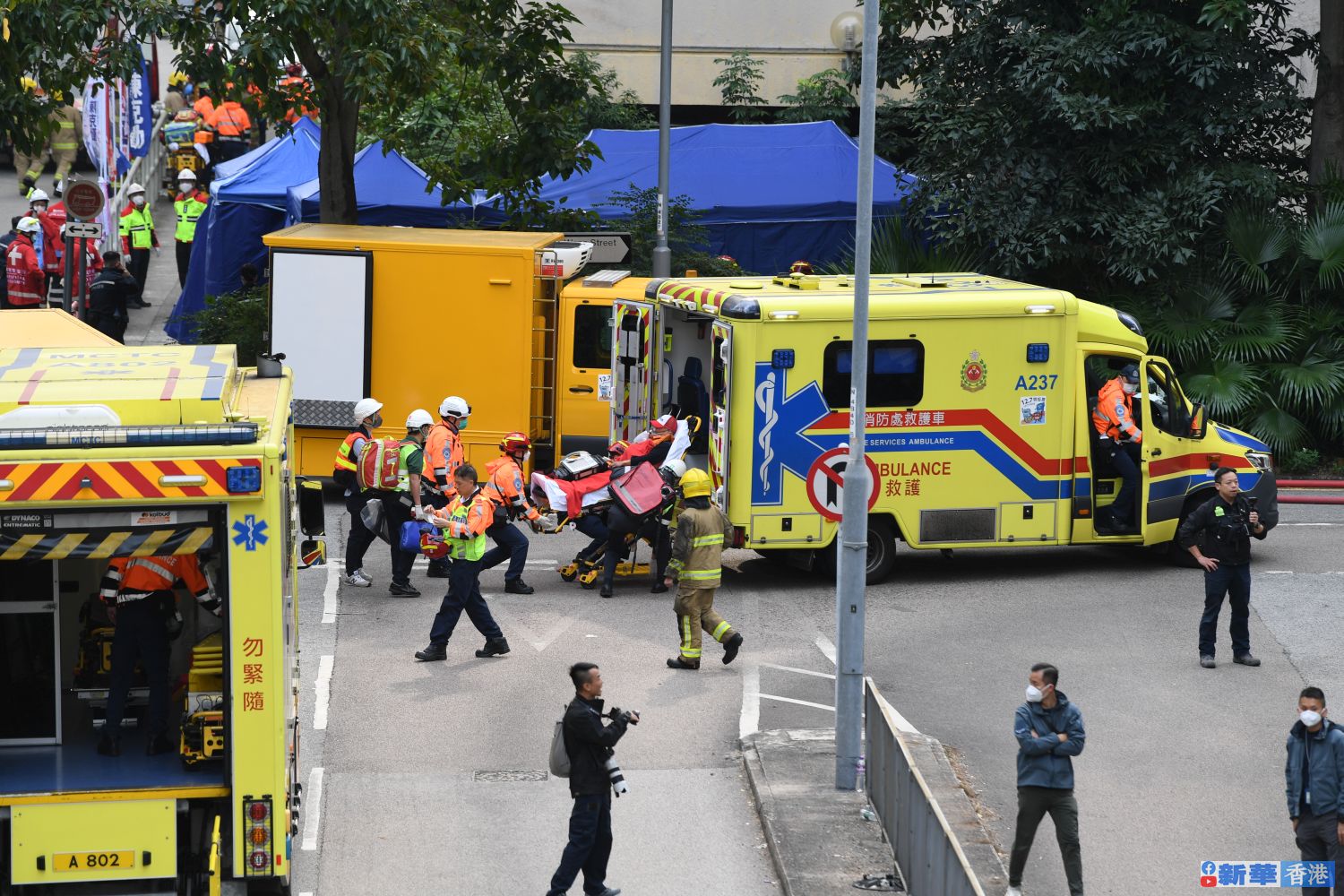 「宏福苑」住宅群的惡火造成至少44人罹難、62人受傷，另有279人失聯。圖/ 取自新華香港