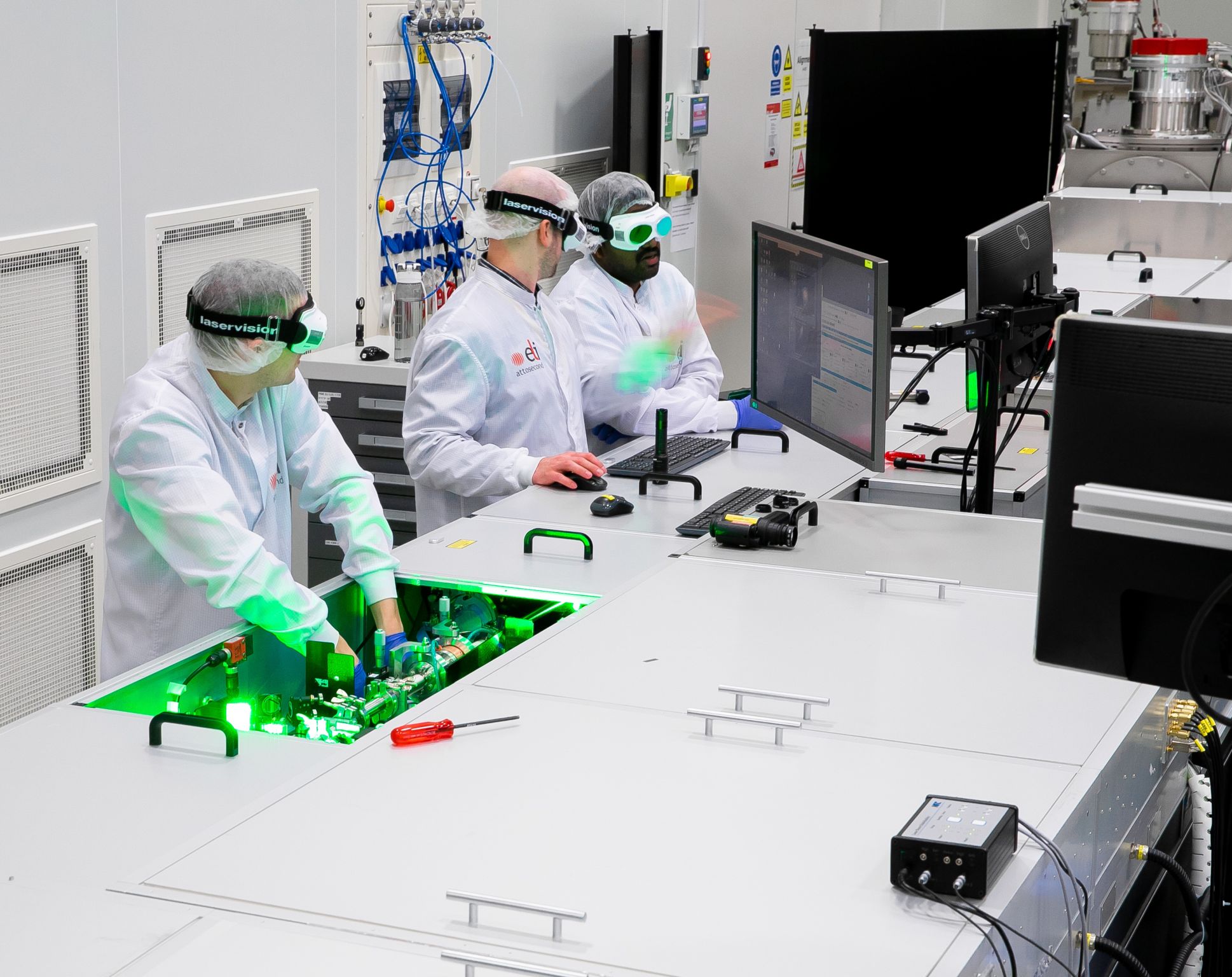 EKSPLA是全球最大皮秒雷射器(Pico-Second Laser)供應商,但遭大陸市場切割對其也帶來影響。圖/取自EKSPLA FB