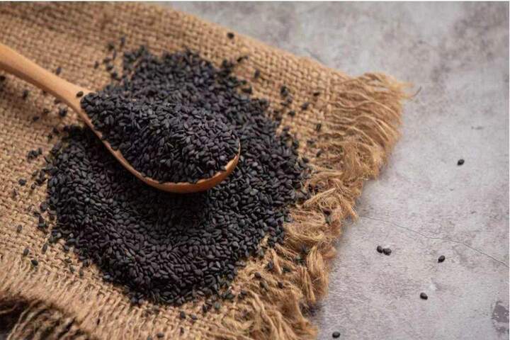 進口黑芝麻常使用硫化氫作為除蟲的燻蒸劑。圖/取自shahzadgill《推特》