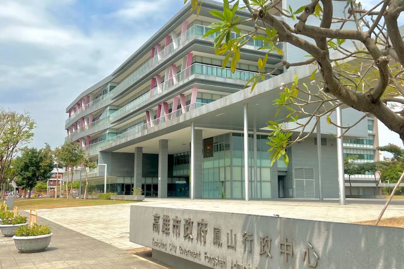 高雄國小生亮刀恐嚇「弄死你」　家長再爆料：圍成一個圈來對付我們一家 