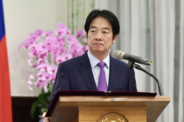 2波大罷免案民進黨都慘輸，總統賴清德宣布內閣與施政方向將做調整，然而，鏡週刊今日發出一篇評論，批評賴清德「這1年多來最應該被檢討就是他，卻隻字未提」。圖/中央社