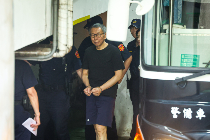 針對本週六罷免投票，還被羈押中的柯文哲23日透過律師提行政訴訟、申請假處分，爭取投票權。圖/中央社