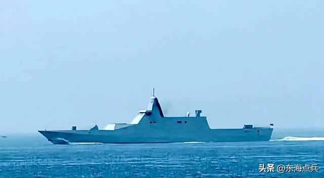 解放軍海軍新一代2000噸隱形護衛艦，正進行測試。圖/取自頭條＠東海點兵