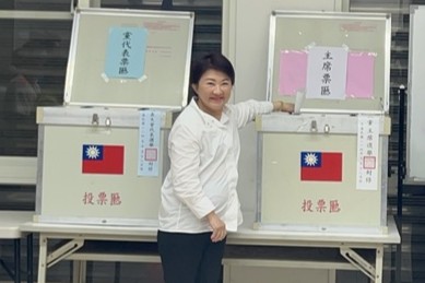 【決戰藍黨魁】黨內大咖盧韓侯紛投票！洪秀柱籲選後不論立場「彼此擁抱」