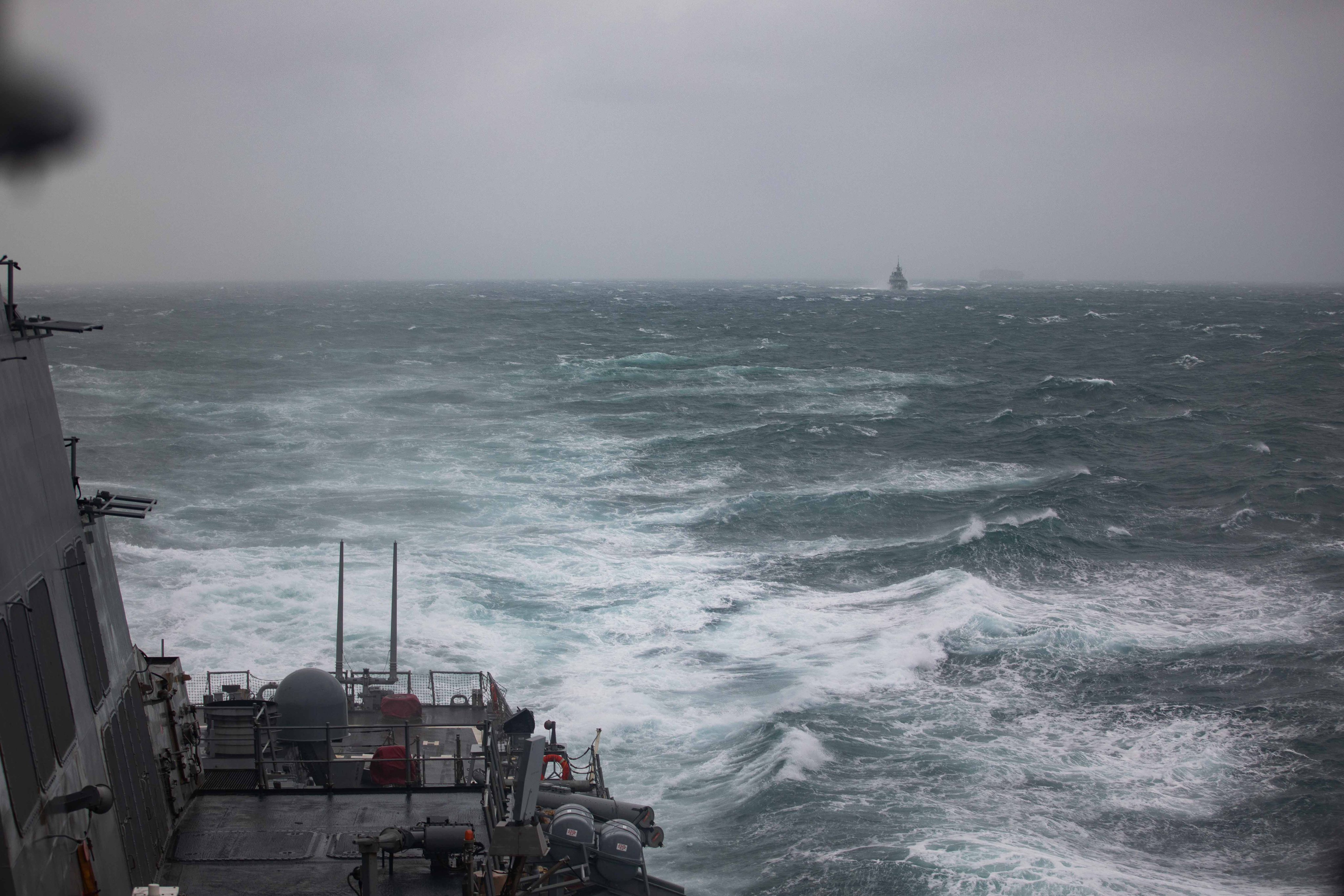 美國、加拿大軍艦20日雙雙通過台灣海峽，遭解放軍批評公開炒作、破壞台海和平。圖/取自美軍第七艦隊 X