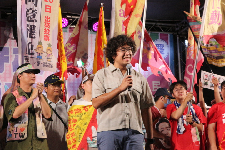 726大罷免大失敗，民進黨立委沈伯洋28日在臉書發文寫道，現階段除聚焦823之外，應啟動與726罷團的對話，「三分國安韌性，七分安居樂業，要由黨清楚與罷團及民眾溝通」，引發議論。圖/中央社