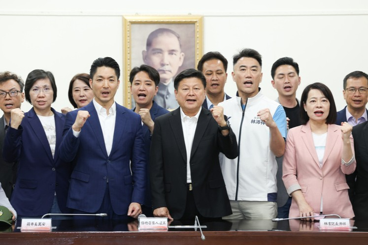 【毒油風暴】蔣萬安火力全開！拜會國民黨團　痛批賴政府「逼我吃毒油、逼我上街頭」