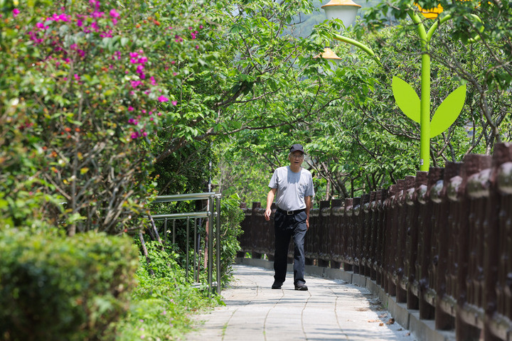 各地晴朗炎熱　鋒面東北季風周三起報到北東降溫有雨