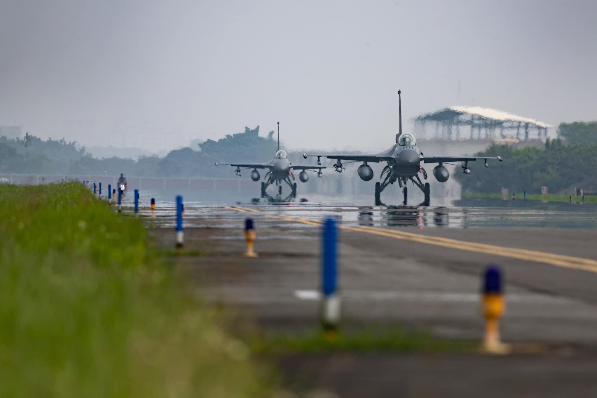 近30家美國國防承包商代表團抵台灣出席台美國防產業論壇並拜會政府高層，為我空軍F-16V。圖/取自國防部發言人