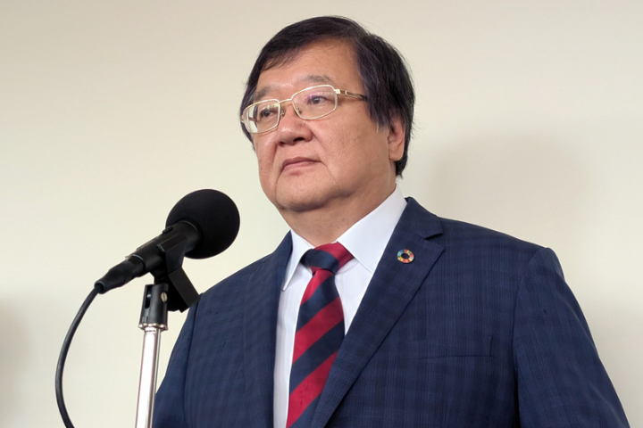 針對新冠抗病毒藥物、快篩試劑皆傳出缺貨情況，衛福部長邱泰源今天（29日）為此致歉。圖/中央社