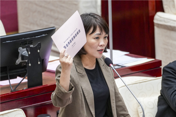 簡舒培又出手了！再討市府5年資料「限3天交件」　遭炎上鎖留言