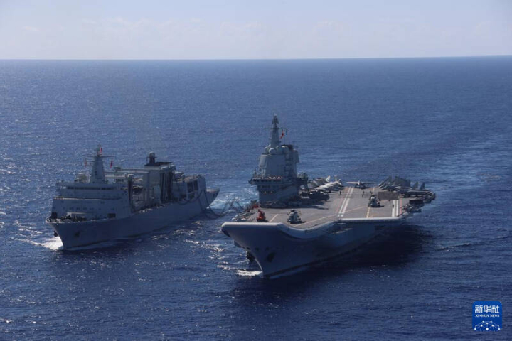 共軍航母雙劍聯訓 越第二島鏈實戰對抗秀肌肉 山東艦3日訪港