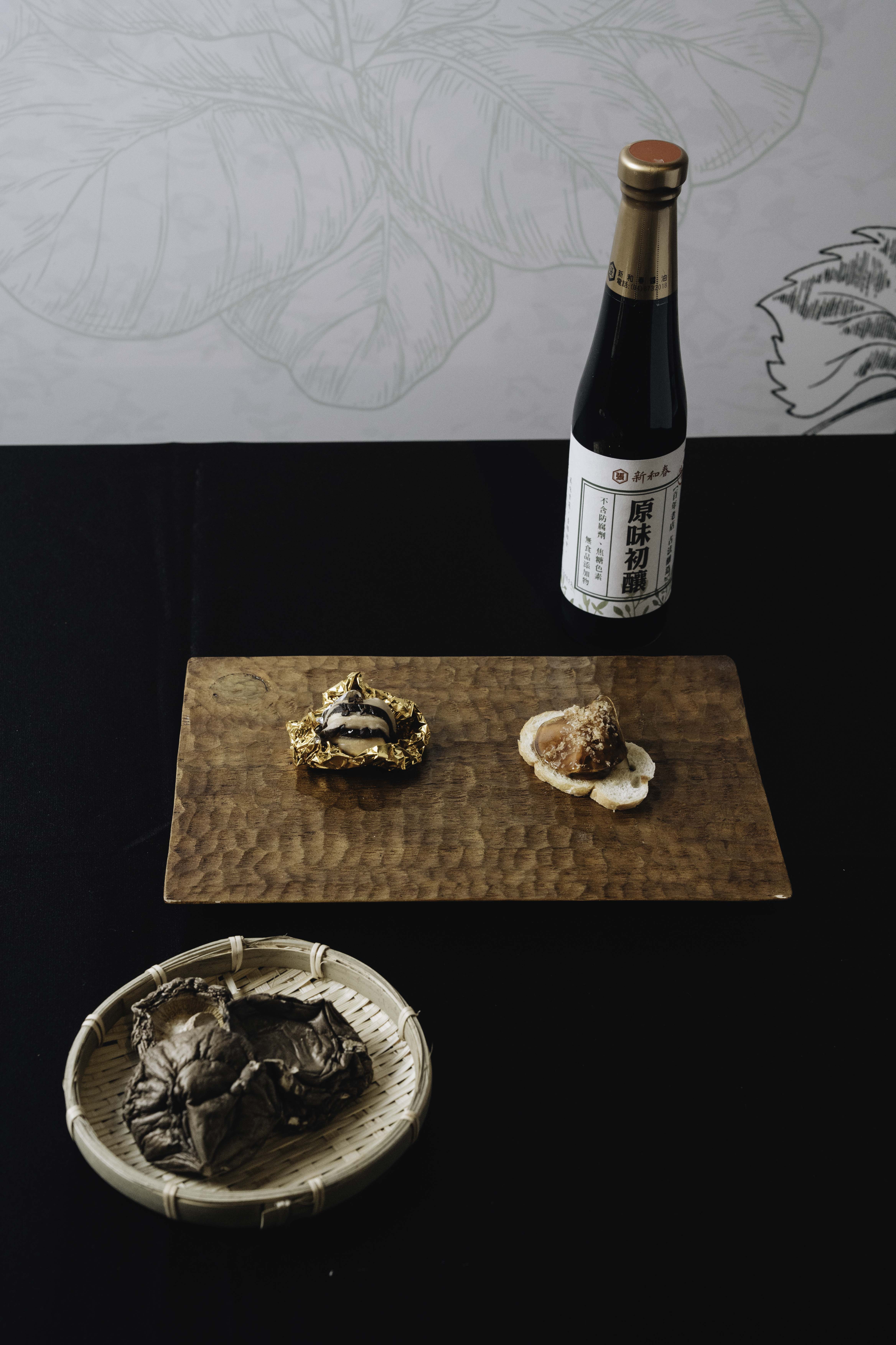 小小樹食行政主廚徐兆麟的「黑后金莎」，取自上安農場的有機乾香菇。圖/好食好事基金會提供