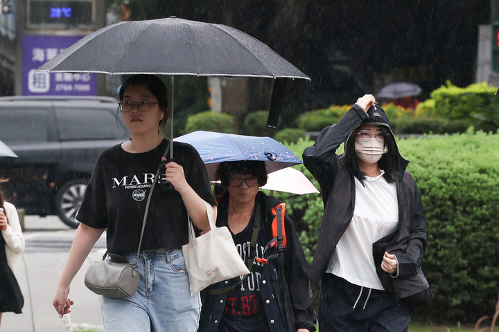新熱帶低壓今起影響台灣　連續3天需防大雨