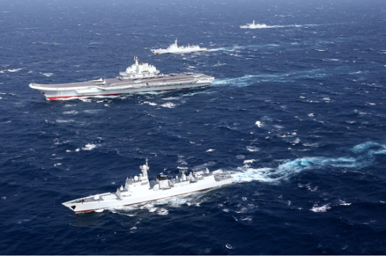 中共「遼寧號」航母編隊最近跨越第二島鏈，展現軍力投射能力，引起關注。圖/取自中國軍網