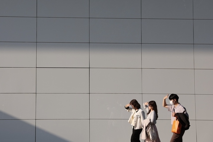 中南部天氣穩定偏熱　周三起兩波東北季風接力北東轉涼