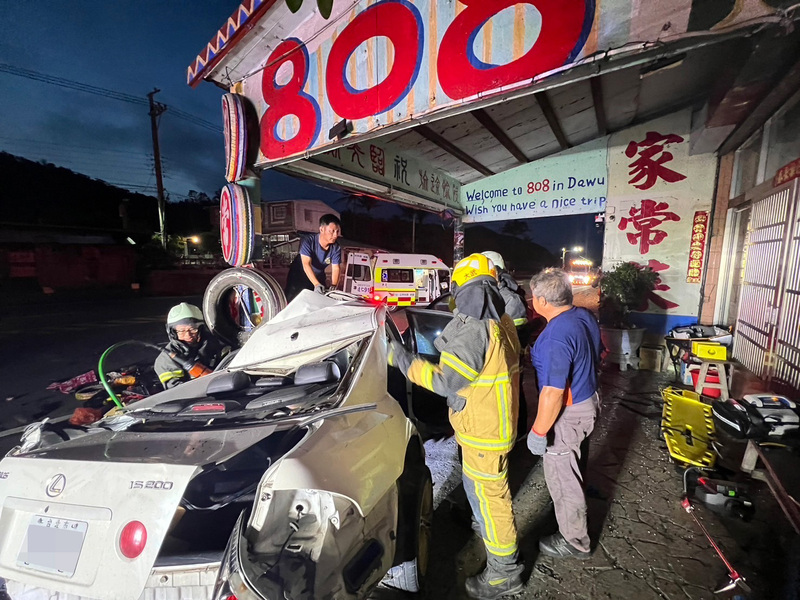 南迴公路28日晚間發生一起死亡車禍，駕駛及乘客皆送醫不治。圖/中央社