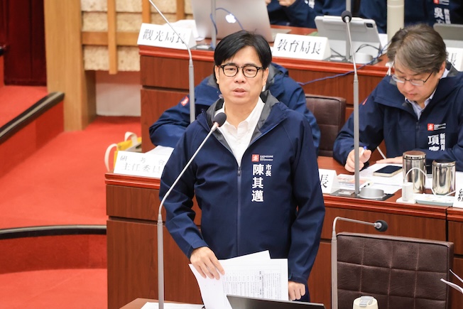 對於中美關稅戰對岡山螺絲業的挑戰，高雄市長陳其邁13日說，應透過「台灣製造」或「高雄製造」的整體供應鏈合作機制，提高競爭力。圖／高雄市政府提供