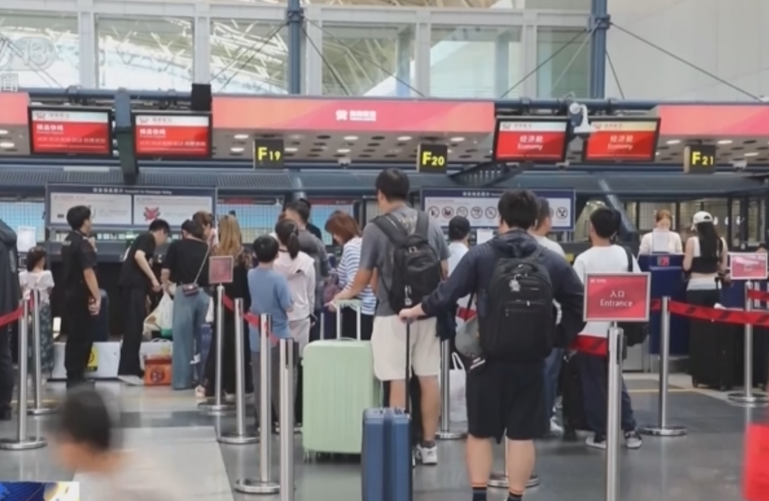 難怪我搭機經常「兼廁所所長」　經濟艙好位子是要付費的