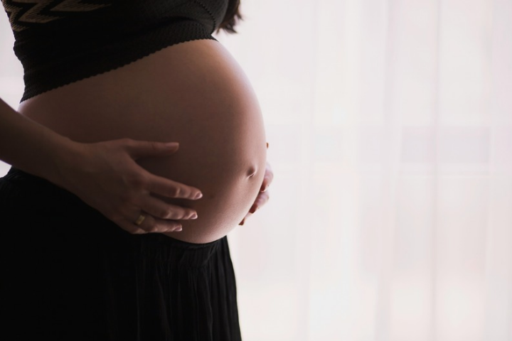 孕婦產檢驚見不少外籍移工！網對比新加坡「遣返」：拿台灣人錢當大爺