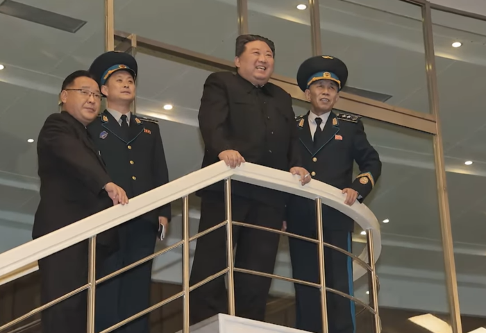 北韓最高領導人金正恩（前）。圖/取自MBC News官方《YouTube》