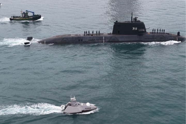 不顧人命？海鯤號無錨出海　顧立雄否認海軍司令唐華「被拔掉」