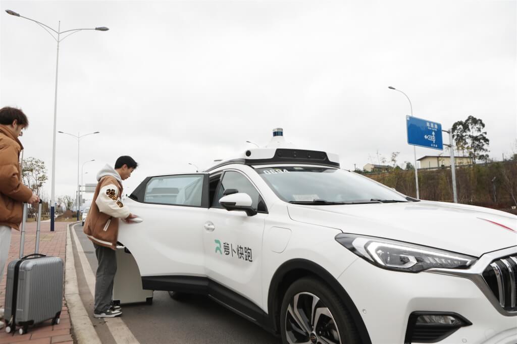 百度的無人駕駛計程車「蘿蔔快跑」廣受歡迎。圖/取自重慶市永川區人民政府網站