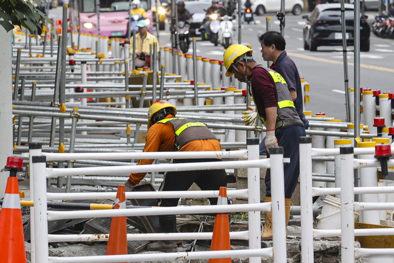 最新薪資統計：平均4萬8819元、半數人不到3萬9136元