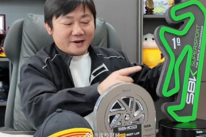 賽車獎盃未捂熱就捐「嫣然」做公益　張雪：李亞鵬我信你！