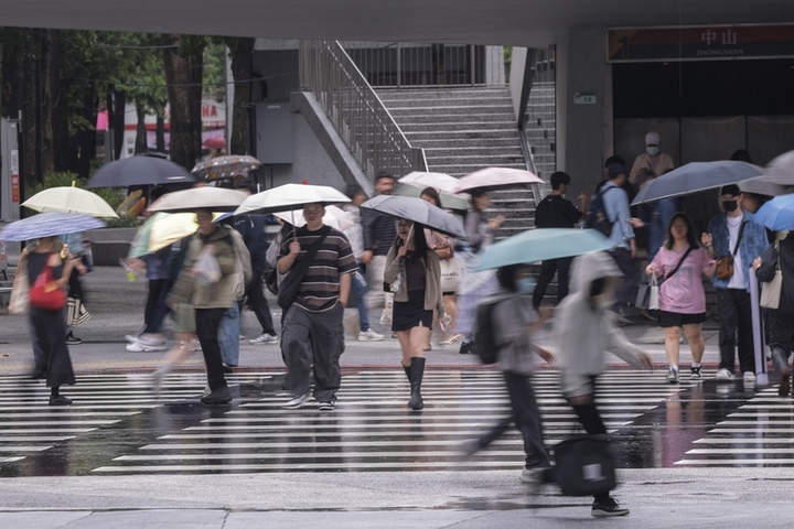 天氣漸回穩周五又轉雨　熱帶低壓發展中恐成颱