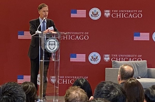 美駐華大使伯恩斯近日訪港並出席芝加哥大學香港校區活動。圖/取自伯恩斯X平台