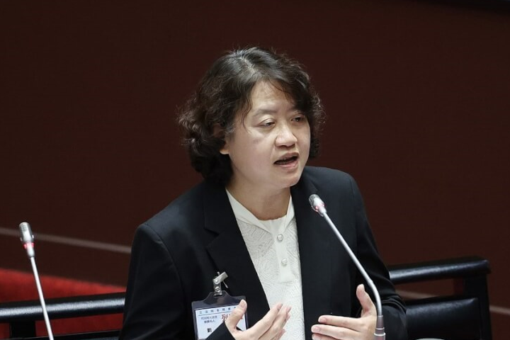 「小英男孩」鄭亦麟涉貪遭起訴　劉靜怡：「小英女孩」江雅綺查了沒？ 