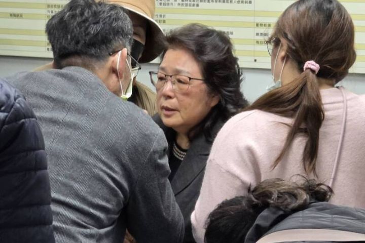 搶救陳光復專機抵高雄榮總　總統致電　藍營表達關心