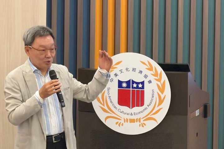 蘇起則從兩岸關係與台灣對外關係的連結談起。他回憶程建人也參與台北論壇的成立與運作,對相關工作提供許多支持。圖/梅花新聞網