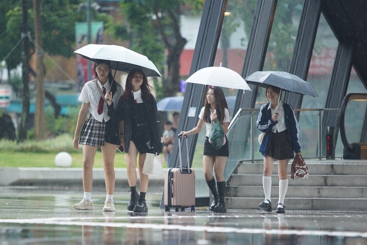 全台雨勢明顯增強　中南部強降雨恐持續整周