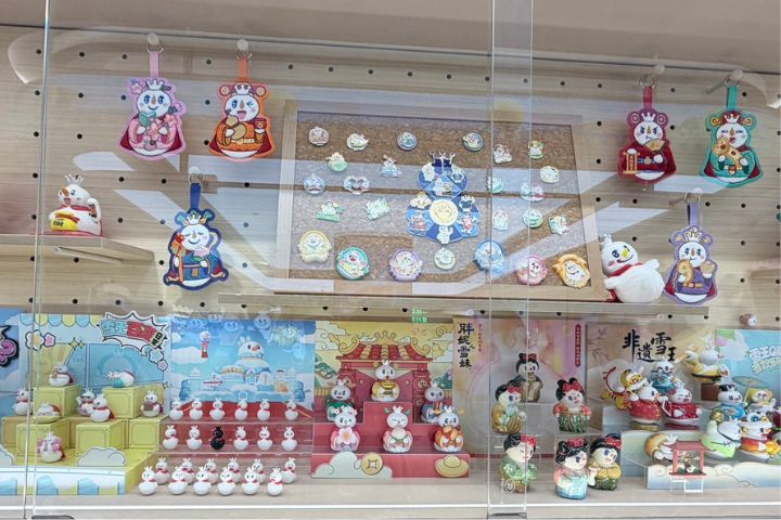 總部一樓設有品牌旗艦門市,二樓則規劃為「雪王」主題文創空間。圖/記者陳素貞攝
