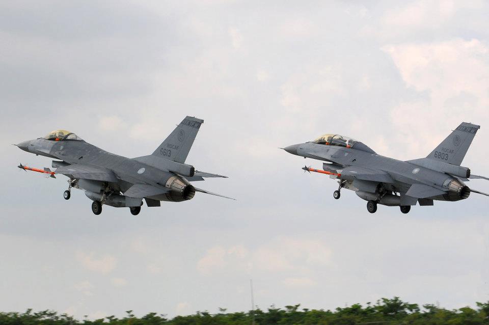 圖為台灣國家主力戰機F-16。圖／取自國防部發言人臉書