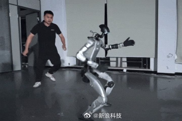 宇樹G1人形機器人登陸美國沃爾瑪　66萬元價格占優勢