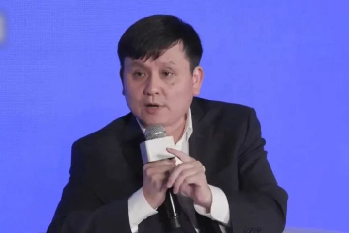 大陸國家傳染病醫學中心主任、復旦大學附屬華山醫院感染科主任張文宏指出，疫情之所以迅速擴散，與中國大陸「過去從未出現過本土大規模流行」有關。圖/取自鳳凰網
