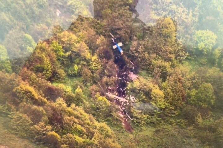 無人機拍攝到的直升機殘骸。圖/取自Osmer Hernández《推特》