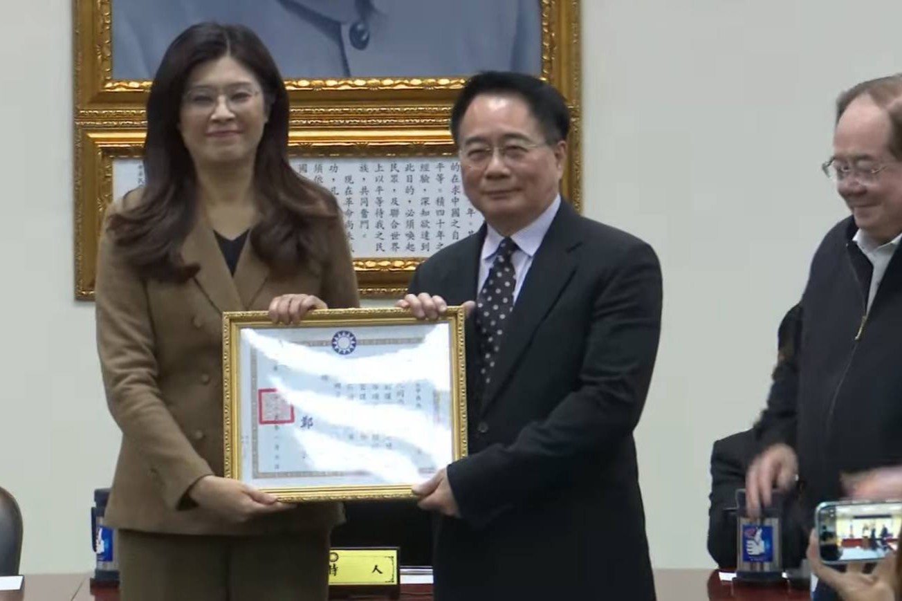 獲鄭麗文贈「實踐一等獎章」　蔡正元：這是我的諾貝爾和平獎