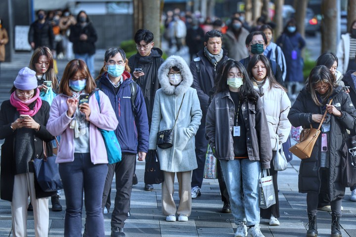 今天冷氣團威力減弱，白天氣溫回暖。圖/取自中央社